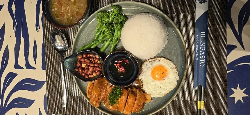 Cơm đùi gà nướng sốt đặc biệt