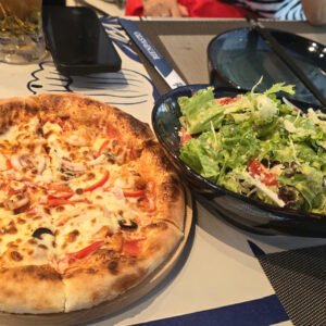 Pizza bò bằm (Bolognese Pizza)