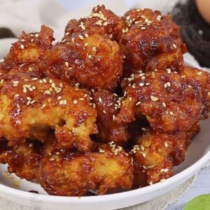 Gà chiên lắc phô mai (Fried chicken with cheese powder)