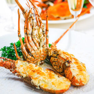 Hải sản bỏ lò ăn kèm bánh mì (Baked seafood with cheese)